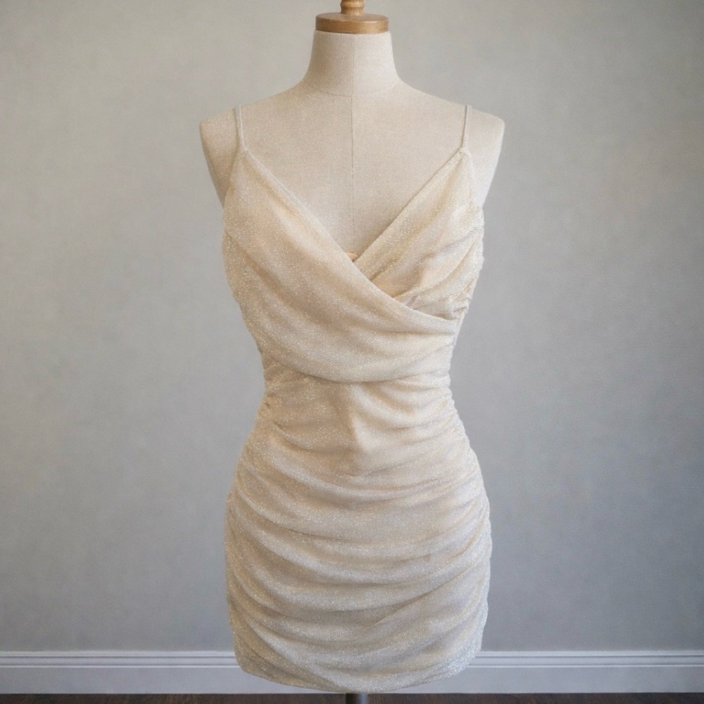 ✨ Lulus Champagne Glitter Ruched Bodycon Dress – XS (NWT) ✨